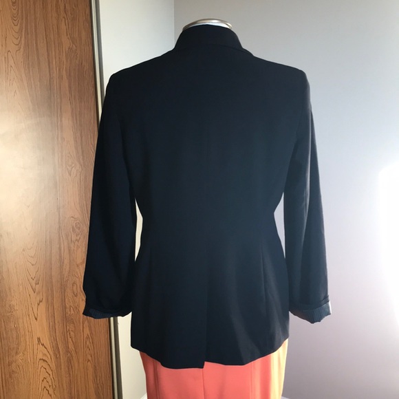 Black jacket - Picture 3 of 5